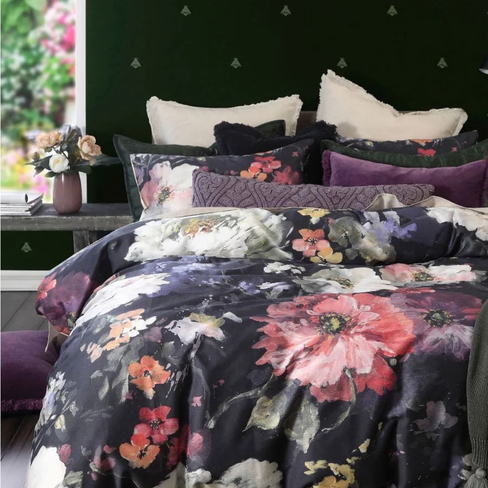 MM Linen Dita Queen Duvet Cover &Two Standard Shams. Brand New!